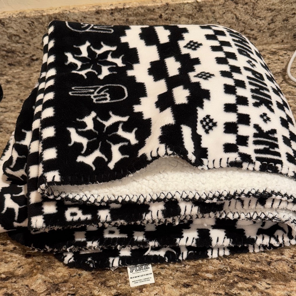 PINK Victoria's Secret Black & White Sherpa Throw Blanket